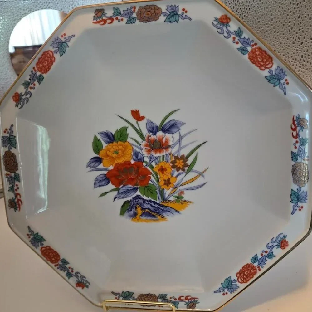 Japanese porcelain Arita Porcelain Deep Plate Handpainted Floral Motif Gold Rim